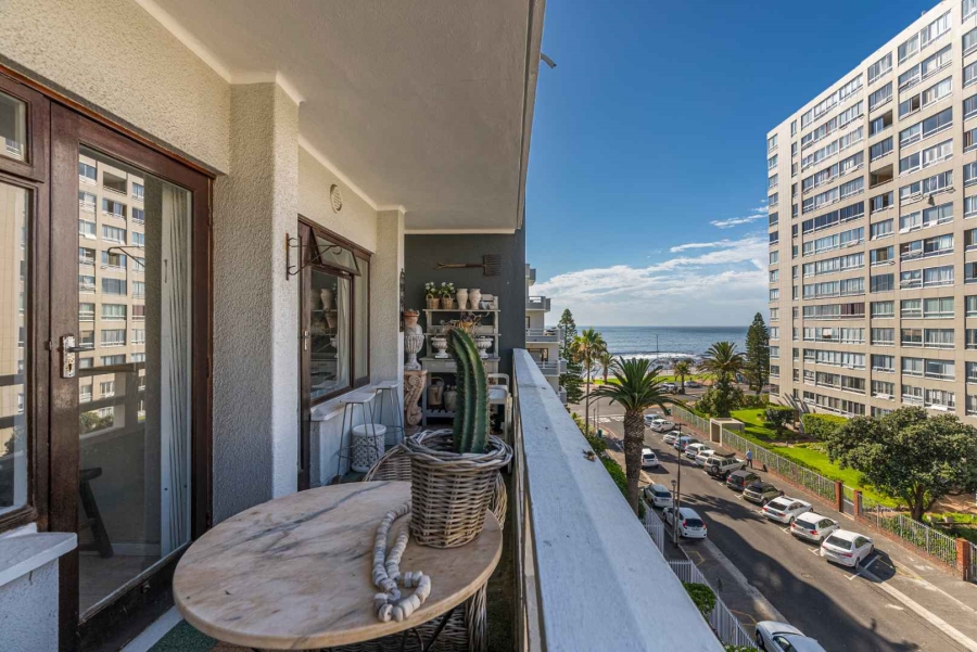To Let 2 Bedroom Property for Rent in Sea Point Western Cape